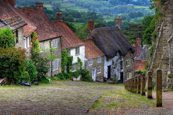Gold Hill in Shaftesbury, a steep cobbled street of old cottages above the Blackmore Vale